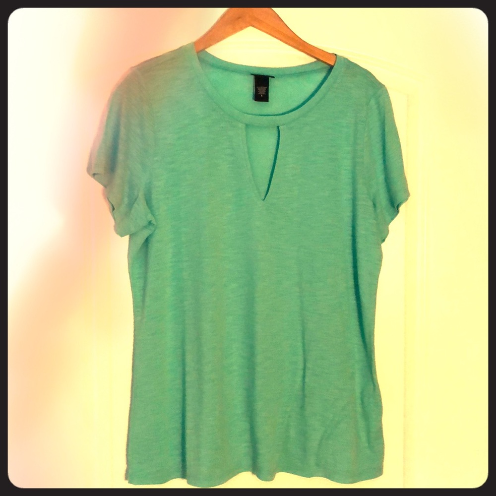 Adorable aqua/sea green Torrid cut out tee.